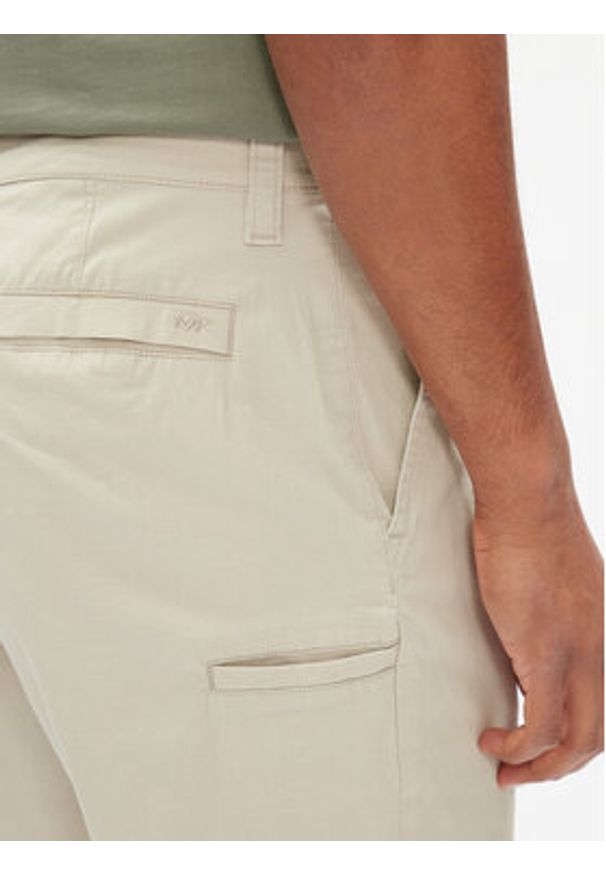 Michael Kors Szorty materiałowe CS5304ZDR2 Beżowy Regular Fit. Kolor: beżowy. Materiał: bawełna