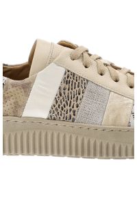 Beżowe Sneakersy Maciejka Modne Skórzane Buty Damskie. Okazja: na co dzień. Zapięcie: sznurówki. Kolor: beżowy. Materiał: skóra. Szerokość cholewki: normalna. Wzór: kolorowy, aplikacja. Styl: casual, klasyczny, sportowy #6