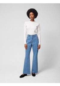 outhorn - Longsleeve basic w prążki damski - złamana biel. Okazja: na co dzień. Typ kołnierza: kołnierzyk stójkowy. Materiał: prążkowany, bawełna, elastan, materiał, dzianina. Długość rękawa: długi rękaw. Długość: długie. Wzór: prążki. Styl: casual #3