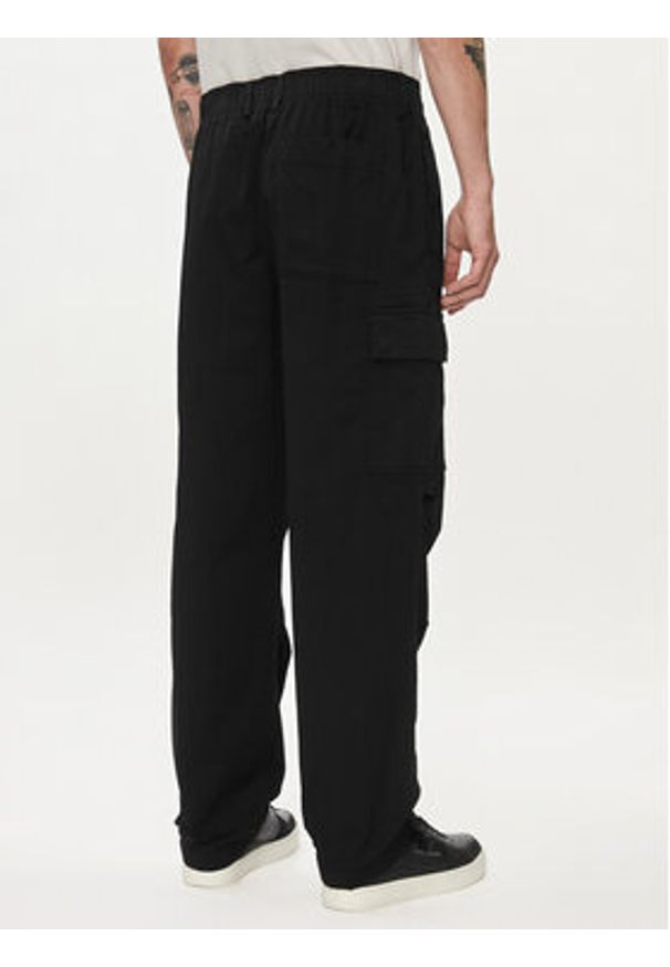 Calvin Klein Jeans Spodnie materiałowe J30J325116 Czarny Straight Fit. Kolor: czarny. Materiał: bawełna