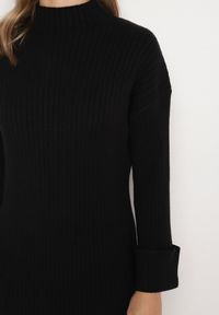 Born2be - Czarna Sweterkowa Sukienka z Wiskozą i Wywiniętymi Rękawami Gebiga. Okazja: na co dzień. Kolor: czarny. Materiał: wiskoza. Styl: klasyczny, elegancki, casual #6
