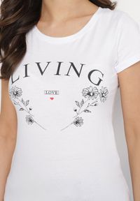 Born2be - Biały Bawełniany T-shirt z Napisem Living i Nadrukiem Commea. Okazja: na co dzień. Kolor: biały. Materiał: bawełna. Wzór: napisy, nadruk. Styl: elegancki, casual