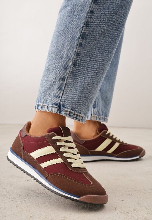 Renee - Brązowe Sneakersy Ozdobione Dwoma Paskami Lannatea. Okazja: na co dzień. Zapięcie: pasek. Kolor: brązowy. Wzór: aplikacja