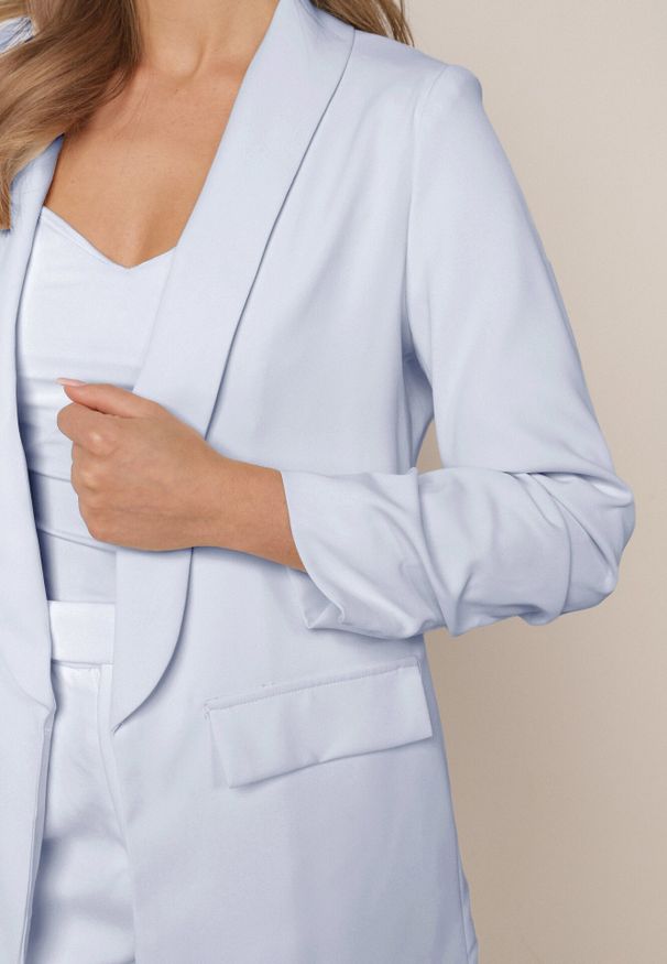 Born2be - Niebieska Pudełkowa Marynarka bez Zapięcia z Marszczeniami na Rękawach Annaloa. Okazja: na co dzień, do pracy. Kolor: niebieski. Materiał: jeans, materiał. Styl: elegancki, casual, wizytowy