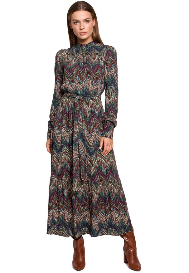 Style - Długa sukienka z falbaną u dołu - aztecki wzór. Typ kołnierza: kołnierzyk stójkowy. Materiał: guma, tkanina, wiskoza. Długość rękawa: długi rękaw. Wzór: nadruk. Sezon: jesień. Styl: elegancki. Długość: maxi