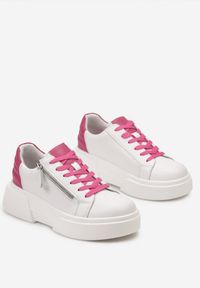 Born2be - Biało-Różowe Sneakersy ze Skóry Naturalnej na Platformie Ozdobione Suwakiem Jugeria. Okazja: na co dzień. Kolor: biały. Materiał: skóra. Wzór: aplikacja. Obcas: na platformie