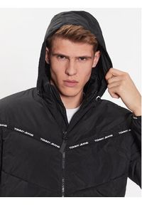 Tommy Jeans Kurtka przejściowa Tape Detail DM0DM16578 Czarny Regular Fit. Kolor: czarny. Materiał: syntetyk #5