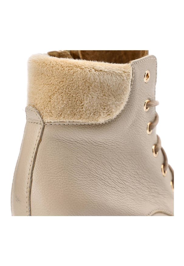 Szare Botki Lemar Ocieplane Skórzane Buty Na Obcasie. Okazja: do pracy. Kolor: szary. Materiał: skóra. Obcas: na obcasie. Styl: elegancki. Wysokość obcasa: średni