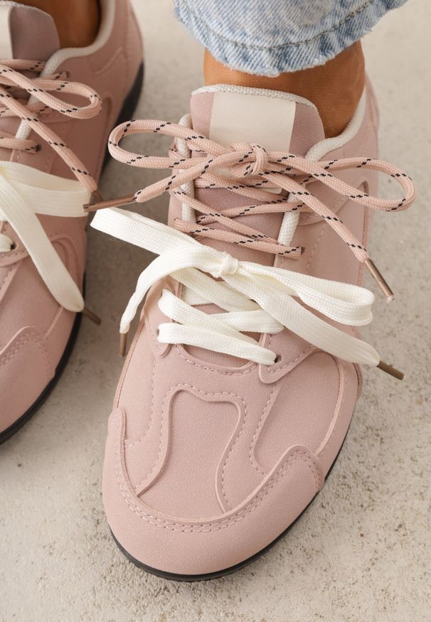 Born2be - Różowe Sneakersy Ozdobione Przeszyciami i Podwójnym Sznurowaniem Coraera. Okazja: na co dzień. Kolor: różowy. Materiał: jeans. Wzór: aplikacja