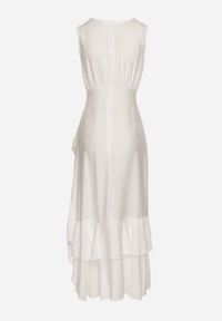 Born2be - Biała Rozkloszowana Sukienka z Wiskozą o Asymetrycznym Kroju Dolorissa. Okazja: na spacer, na co dzień. Kolor: biały. Materiał: wiskoza. Typ sukienki: asymetryczne. Styl: casual #6