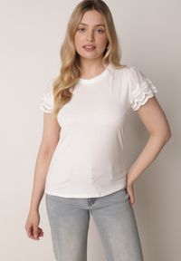Born2be - Biały Bawełniany T-shirt z Koronkowymi Rękawami Carilynore. Okazja: na co dzień. Kolor: biały. Materiał: bawełna, koronka. Styl: elegancki, klasyczny, casual #1