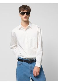 outhorn - Koszula bawełniana męska Outhorn - biała. Kolor: biały. Materiał: bawełna. Długość rękawa: długi rękaw. Długość: długie. Styl: klasyczny