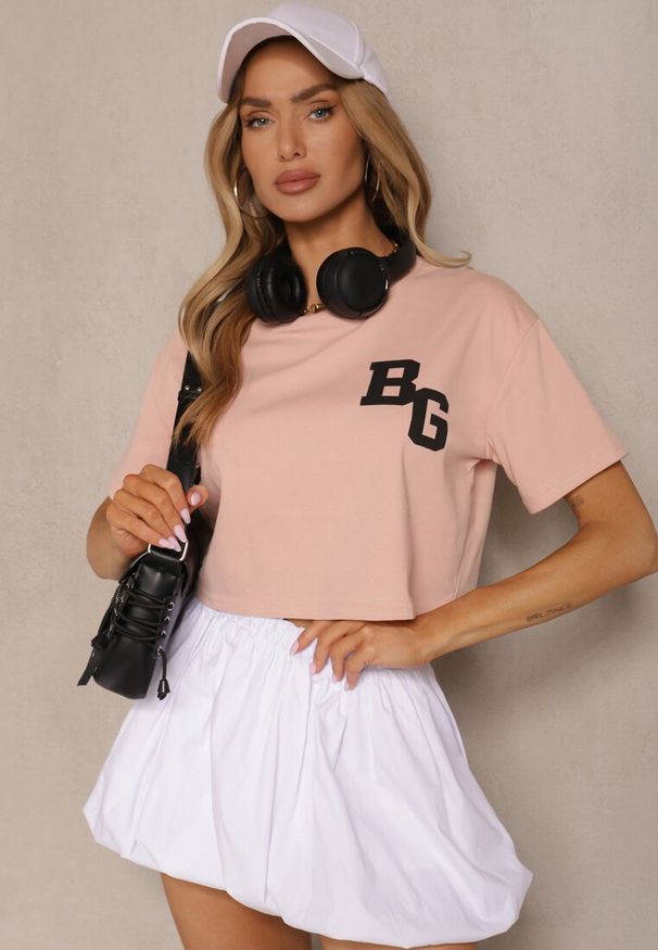 Renee - Ciemnoróżowy Krótki T-shirt z Bawełny o Kroju Oversize Zarvela. Okazja: na co dzień. Kolor: różowy. Materiał: bawełna. Długość: krótkie. Wzór: aplikacja. Styl: sportowy, casual, elegancki