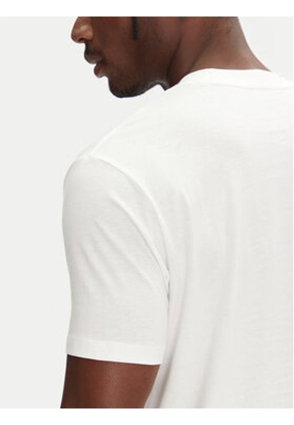 Armani Exchange T-Shirt XM000558 AF10358 U0009 Biały Regular Fit. Kolor: biały. Materiał: bawełna