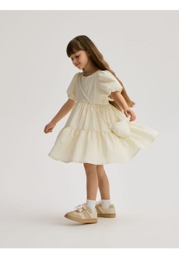 Reserved - Sukienka z torebką - kremowy. Kolor: kremowy. Materiał: tkanina