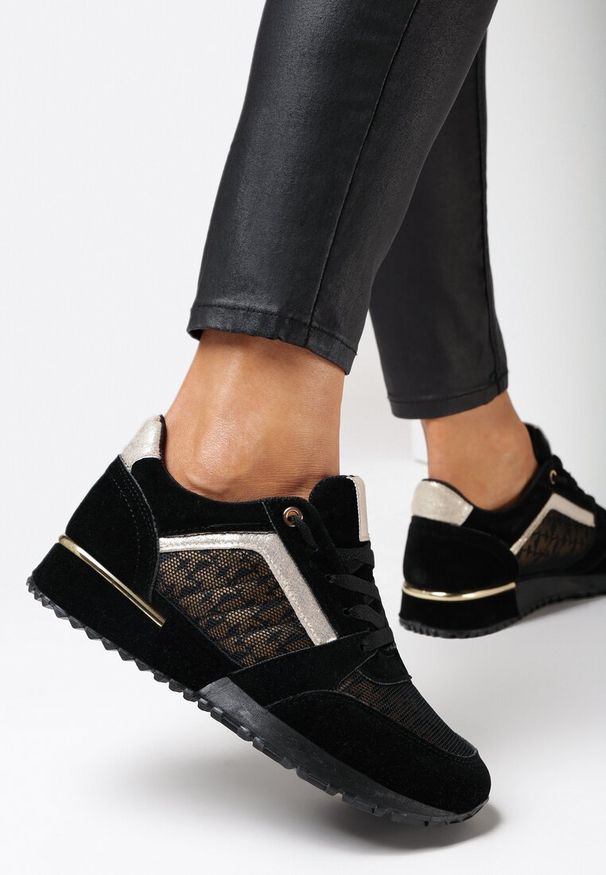 Born2be - Czarne Sneakersy Lauri. Nosek buta: okrągły. Kolor: czarny. Materiał: materiał. Szerokość cholewki: normalna. Wzór: aplikacja. Obcas: na płaskiej podeszwie