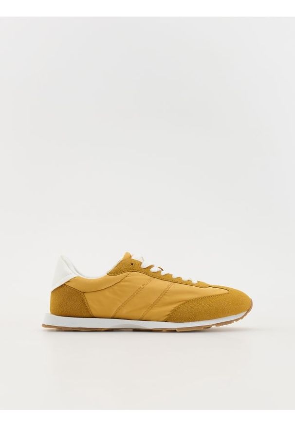 Reserved - Sneakersy z łączonych materiałów - jasnożółty. Kolor: żółty. Materiał: materiał