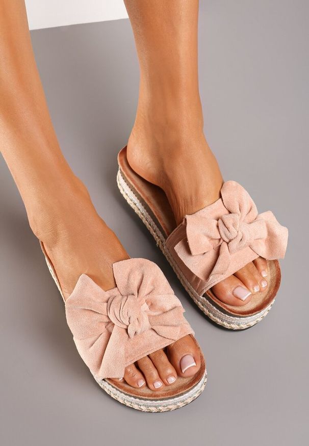 Born2be - Różowe Płaskie Klapki w Stylu Boho Ozdobione Kokardą Fieanna. Okazja: na co dzień. Kolor: różowy. Materiał: len. Wzór: aplikacja. Sezon: lato. Styl: boho