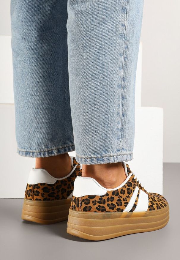 Renee - Panterkowe Sneakersy Kultowe Tenisówki z Ozdobnymi Paskami Vandell. Okazja: na co dzień. Zapięcie: pasek. Materiał: jeans. Szerokość cholewki: normalna. Wzór: paski