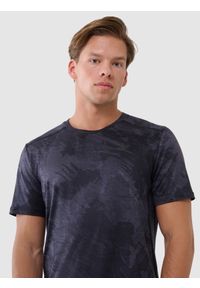 4f - 4F Koszulka treningowa regular szybkoschnąca męska - czarna M. Kolor: czarny. Materiał: elastan, włókno, dzianina, materiał, syntetyk. Długość rękawa: krótki rękaw. Długość: krótkie. Wzór: ze splotem, nadruk, gładki. Sport: fitness #2