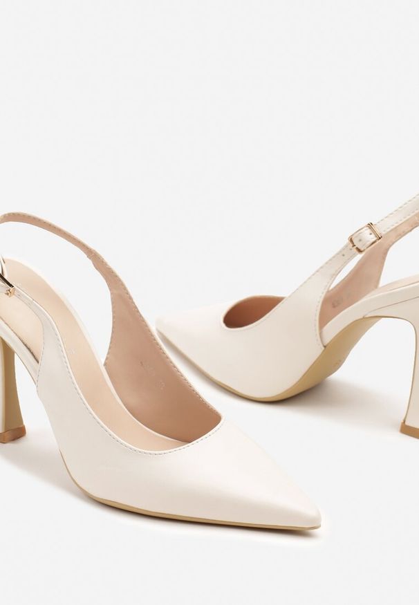 Renee - Beżowe Sandały na Obcasie Typu Slingback Dolandra. Okazja: na imprezę. Nosek buta: szpiczasty. Kolor: beżowy. Sezon: lato. Obcas: na obcasie. Styl: elegancki. Wysokość obcasa: średni