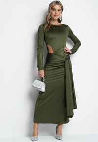 Born2be - Zielona Sukienka Koktajlowa Ozdobiona Wiązaniem i Wycięciem Vamizola. Okazja: na co dzień. Kolor: zielony. Wzór: aplikacja. Typ sukienki: proste. Styl: wizytowy #5