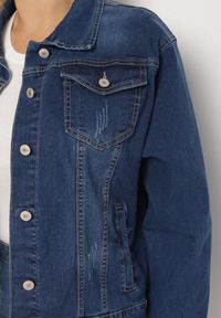Born2be - Niebieska Jeansowa Kurtka z Bawełną Ozdobiona Przetarciami Ziarina. Okazja: na co dzień. Kolor: niebieski. Materiał: bawełna, jeans. Wzór: aplikacja. Styl: klasyczny, casual, elegancki #7