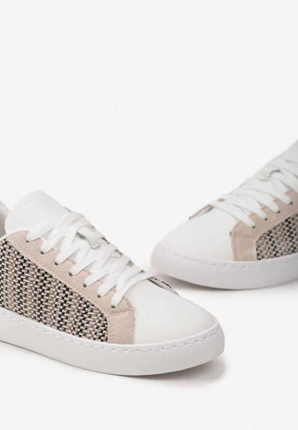 Born2be - Beżowo-Biało Sneakersy z Ekoskóry ze Sznurowaniem i Wstawką w Kratę Fibrusa. Okazja: na co dzień. Kolor: beżowy. Materiał: materiał. Wzór: aplikacja