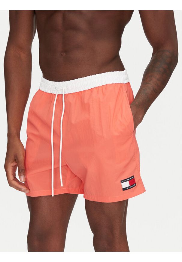 TOMMY HILFIGER - Tommy Hilfiger Szorty kąpielowe UM0UM03455 Różowy Slim Fit. Kolor: różowy. Materiał: syntetyk