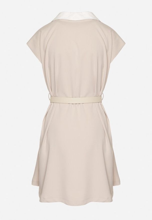 Born2be - Jasnobeżowa Wiskozowa Sukienka Rozkloszowana z Koszulowym Kołnierzykiem i Paskiem Aluella. Okazja: na spotkanie biznesowe, na co dzień. Typ kołnierza: kołnierzyk koszulowy. Kolor: beżowy. Materiał: wiskoza. Długość rękawa: krótki rękaw. Typ sukienki: koszulowe. Styl: elegancki, biznesowy, casual