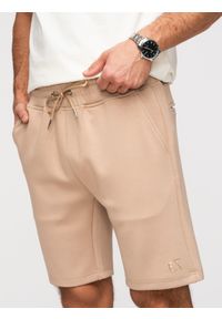 Ombre Clothing - Męskie szorty z gładkiej dzianiny REGULAR FIT - beżowe V3. Okazja: na co dzień. Kolor: beżowy. Materiał: dzianina. Wzór: gładki. Sezon: lato, wiosna. Styl: casual