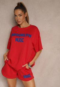 Renee - Czerwony Komplet z Wiskozą o Fasonie Oversize T-shirt i Szorty Lirafina. Kolor: czerwony. Materiał: wiskoza #1