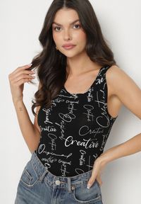 Born2be - Czarny Top z Bawełny z Napisami Savanette. Okazja: na co dzień. Kolor: czarny. Materiał: bawełna. Wzór: napisy. Styl: casual