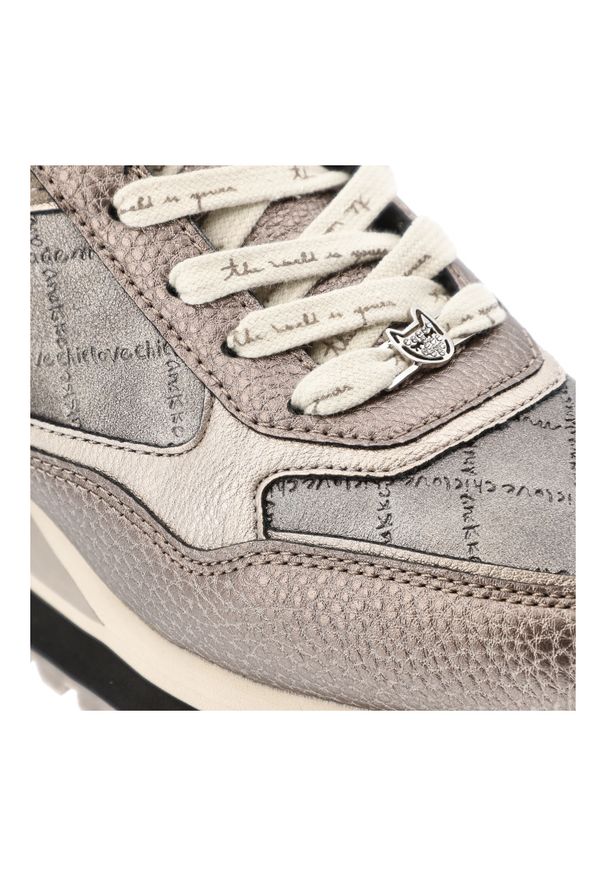 Sneakersy damskie Anekke, na grubej podeszwie z wzorami i ozdobami z okrągłym noskiem i sznurowane, metaliczne, 41380-447. Okazja: na co dzień. Nosek buta: okrągły. Kolor: brązowy. Materiał: materiał. Szerokość cholewki: normalna. Wzór: aplikacja, napisy. Styl: casual