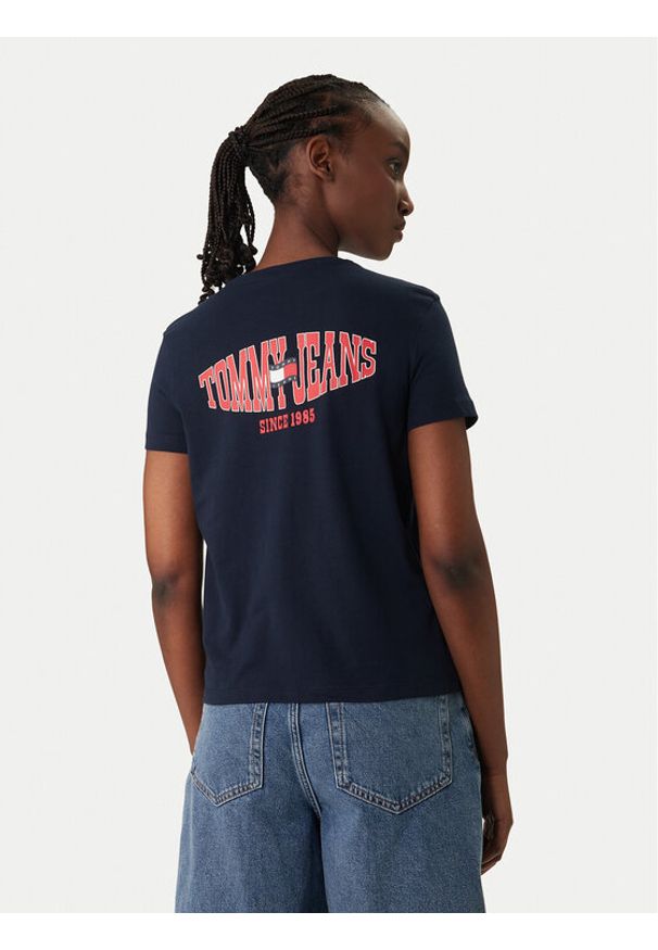 Tommy Jeans T-Shirt Wavy Flag DW0DW22274 Granatowy Regular Fit. Kolor: niebieski. Materiał: bawełna