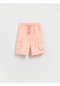 Reserved - Bawełniane szorty cargo - brzoskwiniowy. Kolor: pomarańczowy. Materiał: bawełna