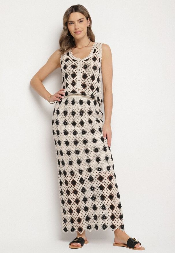 Born2be - Czarna Szydełkowa Spódnica o Ołówkowym Kroju z Gumką w Pasie Banollia. Okazja: na co dzień. Kolor: czarny. Wzór: aplikacja. Styl: elegancki, casual