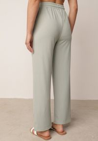 Born2be - Zielone Szerokie Spodnie z Prążkowanej Tkaniny z Wysokim Stanem Sarora. Okazja: na co dzień. Stan: podwyższony. Kolor: zielony. Materiał: tkanina, prążkowany. Wzór: prążki. Styl: casual #5