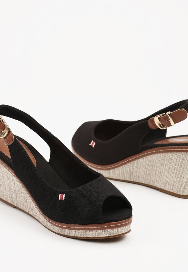 Born2be - Czarne Sandały na Koturnie z Plecionką Ozdobione Naszywką Faneoriel. Okazja: na co dzień. Zapięcie: sprzączka. Kolor: czarny. Materiał: jeans. Wzór: aplikacja. Obcas: na koturnie. Styl: casual, elegancki