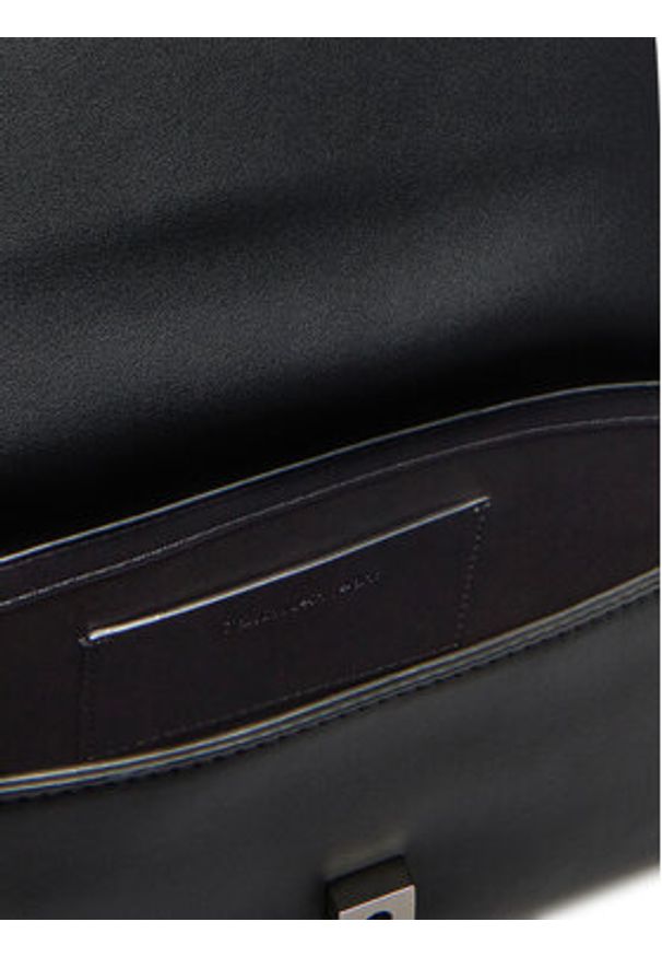 Calvin Klein Jeans Torebka Sculpted Flap Shoulder Pouch LV04K3148G Czarny. Kolor: czarny. Materiał: skórzane