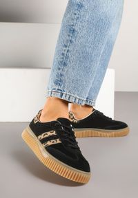 Renee - Czarne Zamszowe Sneakersy w Stylu Kultowych Tenisówek ze Skórzaną Wkładką i Wzorem w Panterkę Tenannia. Okazja: na co dzień. Kolor: czarny. Materiał: zamsz, skóra. Wzór: motyw zwierzęcy