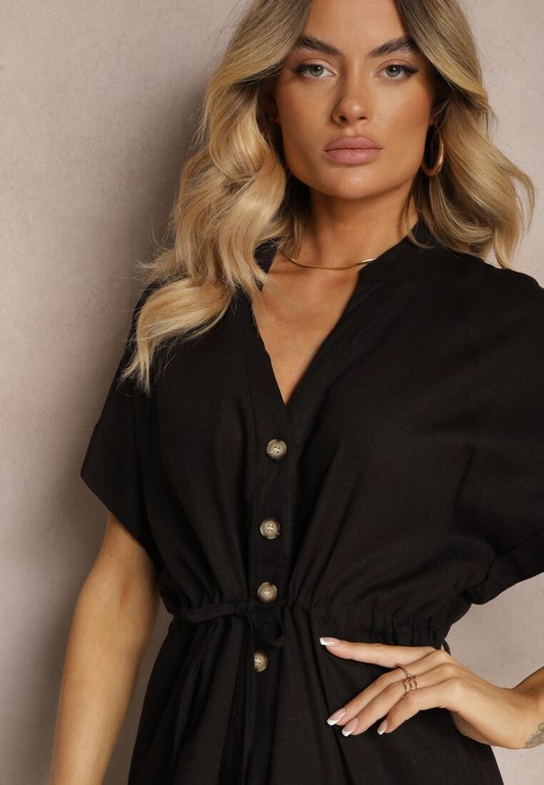 Renee - Czarna Sukienka z Bawełny z Górą o Koszulowym Kroju Ściągana w Pasie Viklia. Okazja: na co dzień. Typ kołnierza: dekolt w kształcie V. Kolor: czarny. Materiał: bawełna. Wzór: aplikacja. Typ sukienki: koszulowe. Styl: casual, elegancki