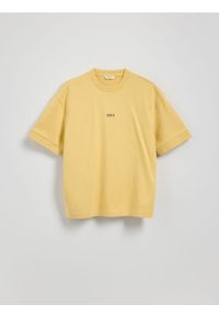 Reserved - T-shirt boxy z nadrukiem - jasnożółty. Kolor: żółty. Materiał: dzianina, bawełna. Wzór: nadruk