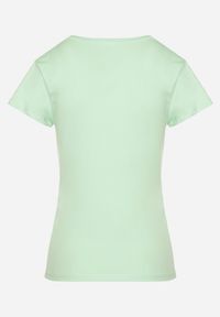 Born2be - Zielony Bawełniany T-shirt z Dekoltem w Serek Nusarisa. Okazja: na co dzień. Typ kołnierza: dekolt w serek. Kolor: zielony. Materiał: bawełna. Styl: casual #6