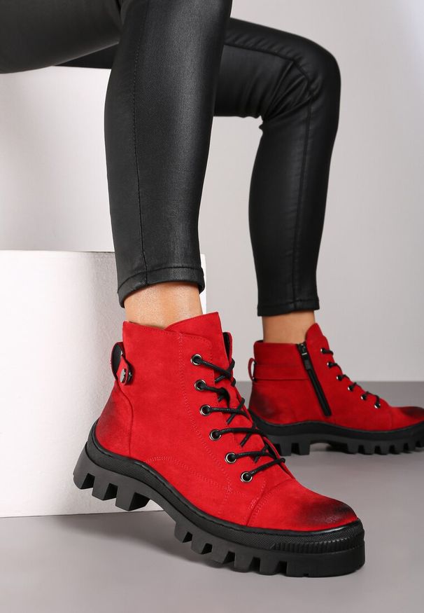 Born2be - Czerwone Botki na Grubej Podeszwie w Stylu Traperów ze Sznurowaniem Arviva. Okazja: na co dzień. Kolor: czerwony. Materiał: jeans, wełna. Obcas: na obcasie. Styl: casual. Wysokość obcasa: średni