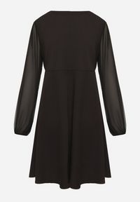 Born2be - Czarna Sukienka o Rozkloszowanym Kroju z Półtransparentnymi Rękawami Edalinne. Okazja: na co dzień, do pracy. Kolor: czarny. Materiał: skóra. Typ sukienki: proste. Styl: casual, elegancki #2