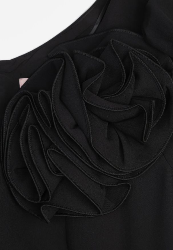 Born2be - Czarna Elegancka Rozkloszowana Sukienka z Kwiatem 3D Eugorus. Kolor: czarny. Wzór: kwiaty. Styl: elegancki