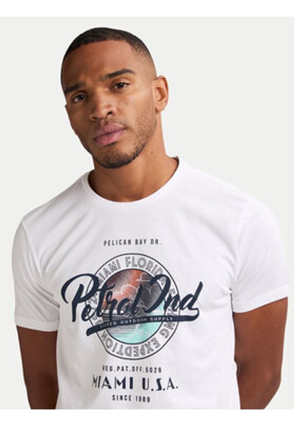 Petrol Industries T-Shirt M-1050-TSR602 Biały Regular Fit. Kolor: biały. Materiał: bawełna