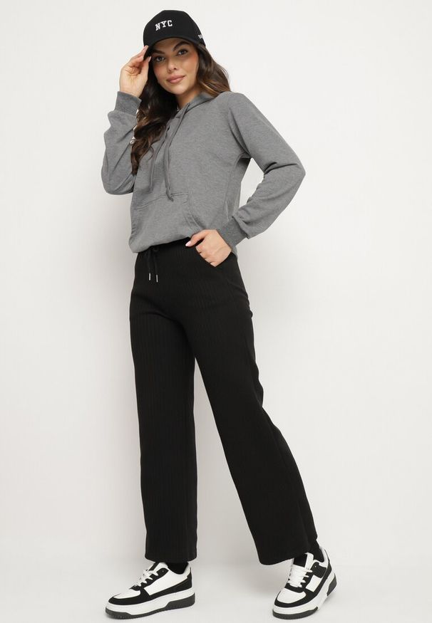 Born2be - Czarne Szerokie Spodnie ze Sznurowaniem Esadriel. Okazja: na co dzień. Kolor: czarny. Styl: elegancki, casual