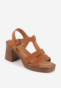 Born2be - Brązowe Sandały VICES na Platformie i Obcasie z Dwoma Paskami Noemala. Okazja: na co dzień. Zapięcie: pasek. Kolor: brązowy. Materiał: jeans. Wzór: ażurowy. Obcas: na obcasie. Styl: casual, elegancki, klasyczny. Wysokość obcasa: średni #9